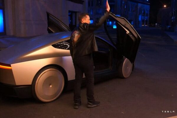 Musk Faces Heat Over Tesla’s Robotaxi Plans & Earnings Outlook 🚗💸 Musk_Faces_Heat_Over_Tesla_s_Robotaxi_Plans___Earnings_Outlook___