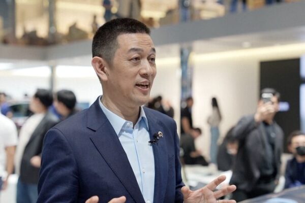 NIO_CEO__EV_Charging_vs__Battery_Swapping___Two_Roads_to_Green_Mobility___ video poster