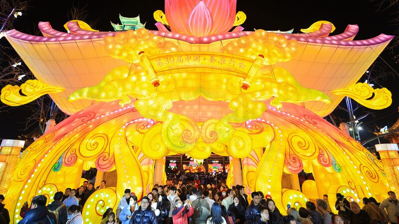 Nanjing_Lights_Up_with_Qinhuai_Lantern_Festival___