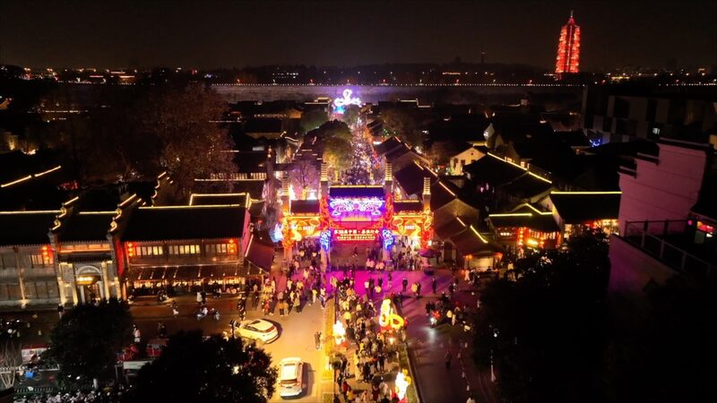 Nanjing_Lights_Up_with_Stunning_Snake_Lantern_at_39th_Qinhuai_Festival____poster - 🌍NewspaperAmigo – Your Global News Buddy 🗞️ Nanjing_Lights_Up_with_Stunning_Snake_Lantern_at_39th_Qinhuai_Festival___ video poster