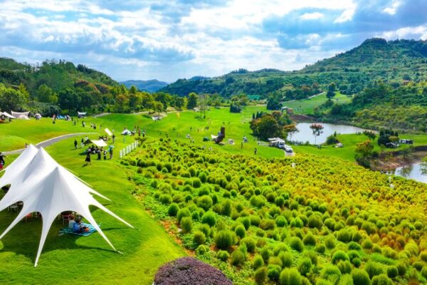 National Day Fun at Qiandao Lake’s Ideal Garden 🌸🌊 National_Day_Fun_at_Qiandao_Lake_s_Ideal_Garden___