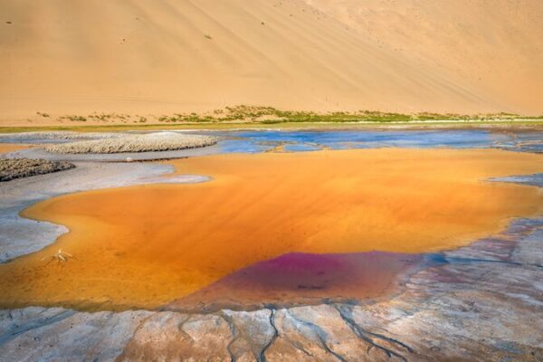 Oasis Magic: Inner Mongolia’s Desert Lakes Defy the Sands 🌊🏜️ Oasis_Magic__Inner_Mongolia_s_Desert_Lakes_Defy_the_Sands____