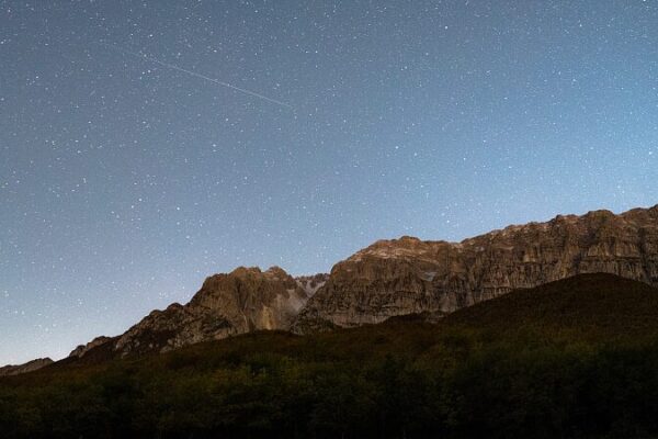Orionid Meteor Shower Lights Up Skies ๐ โจ Catch the Peak Now! Orionid_Meteor_Shower_Lights_Up_Skies____Catch_the_Peak_Now_ video poster