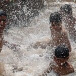 Pakistan_Scorches_as_Heatwave_Sparks_School_Closures__