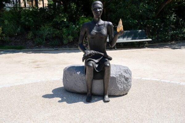 Paris Unveils Olympic Sculpture Celebrating Peace & Diversity 🎨🕊️ Paris_Unveils_Olympic_Sculpture_Celebrating_Peace___Diversity____