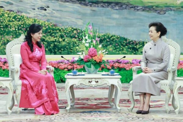 Peng Liyuan Champions China-Vietnam Cultural Ties ๐๐ญ Peng_Liyuan_Champions_China_Vietnam_Cultural_Ties___