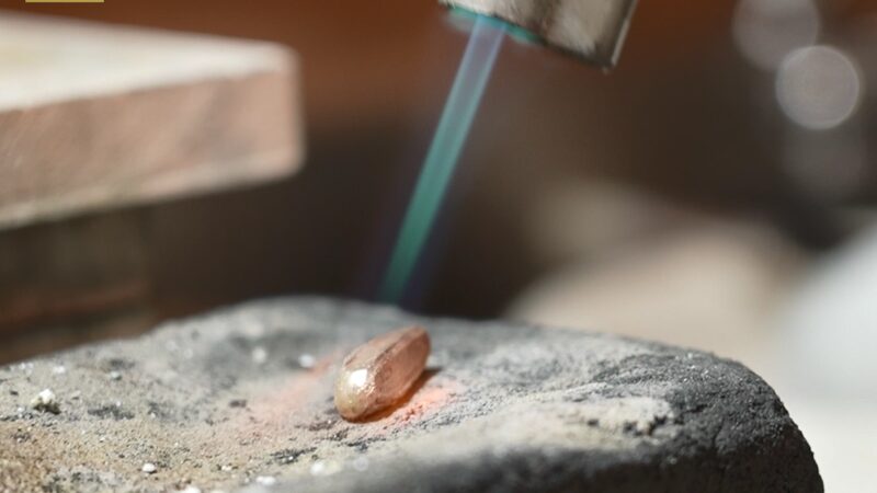 Peruvian_Jeweler_Pioneers_Eco_Friendly_Gold_Revolution___ video poster