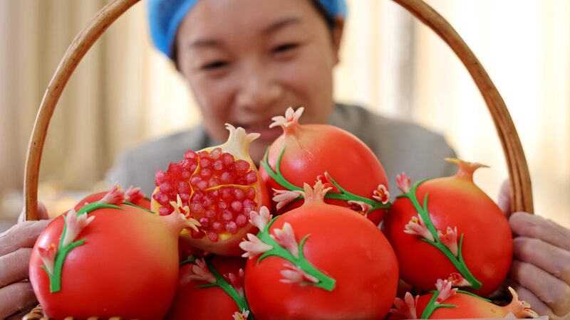 ___Pomegranate_Buns_Bring_Luck_for_Lunar_New_Year_