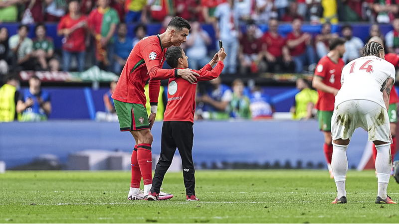 __Portugal_Coach_Martinez_Calls_for_End_to_Pitch_Invasions_at_Euro_2024___