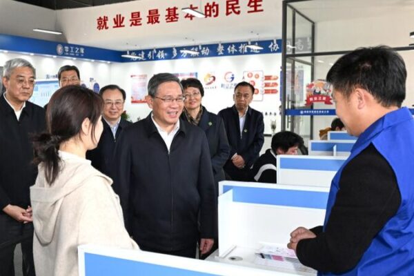 Premier Li Spotlights Quality of Life & Green Growth 🌱🏡 Premier_Li_Spotlights_Quality_of_Life___Green_Growth___