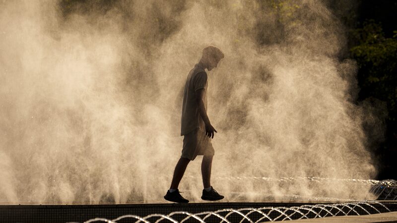 Record_Breaking_Heat__Global_Temps_Soar_1_5_C_Above_Pre_Industrial_Levels - 🌍NewspaperAmigo – Your Global News Buddy 🗞️ Record_Breaking_Heat__Global_Temps_Soar_1_5_C_Above_Pre_Industrial_Levels