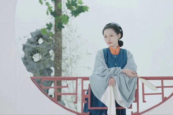 Reviving Tradition: Chinese New Year Art Meets Modern Fashion 🌸🎨 Reviving_Tradition__Chinese_New_Year_Art_Meets_Modern_Fashion___ video poster