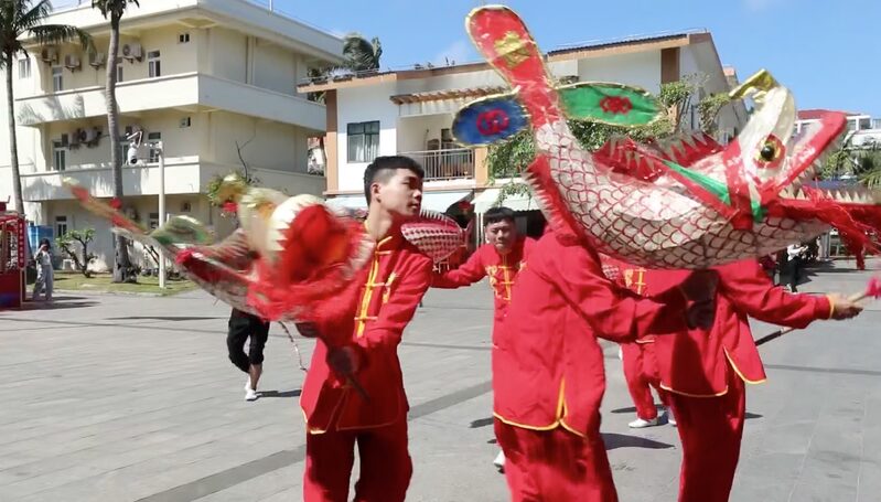 Sansha_Lights_Up_with_Carp_Lantern_Dance_for_Spring_Festival____poster - 🌍NewspaperAmigo – Your Global News Buddy 🗞️ Sansha_Lights_Up_with_Carp_Lantern_Dance_for_Spring_Festival___ video poster