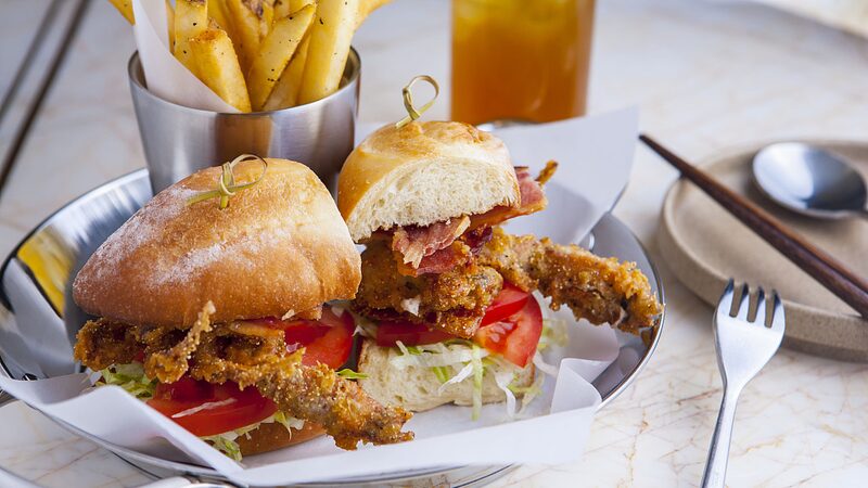 Savor_California_Classics__Shanghai_s_Retro_Restaurant_Serving_Chowder___Waffles____ - 🌍NewspaperAmigo – Your Global News Buddy 🗞️ Savor_California_Classics__Shanghai_s_Retro_Restaurant_Serving_Chowder___Waffles____