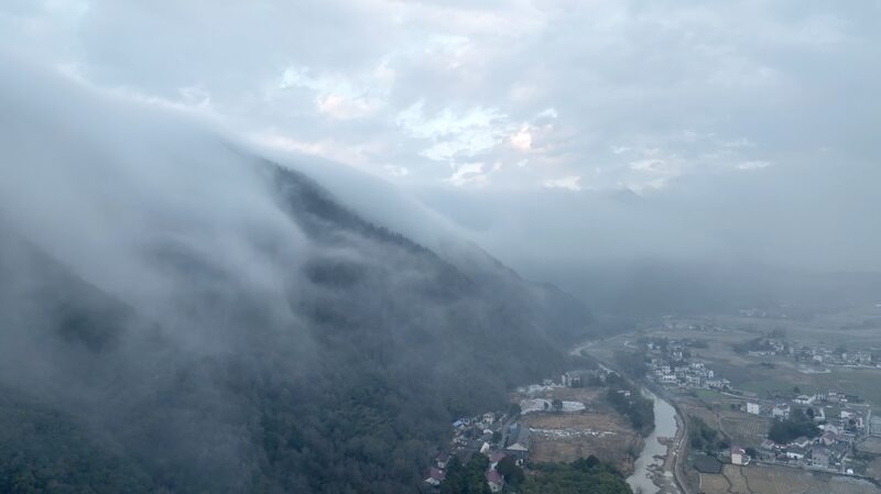 Sea_of_Clouds_Drenches_Chinese_Village_____poster - 🌍NewspaperAmigo – Your Global News Buddy 🗞️ Sea_of_Clouds_Drenches_Chinese_Village____ video poster