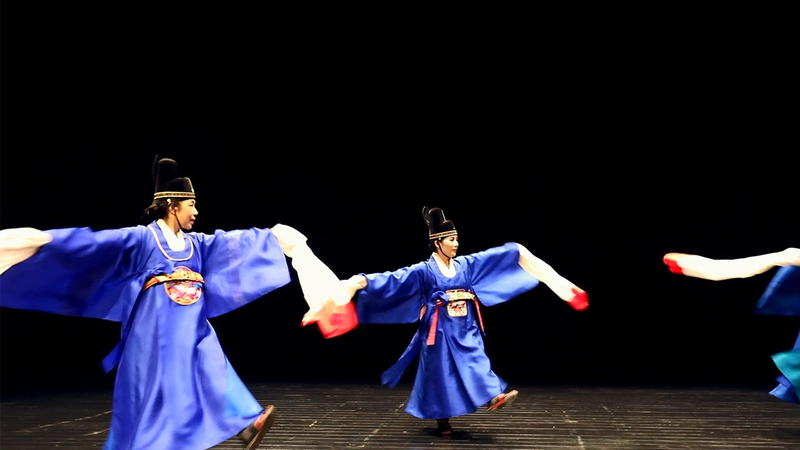 Seoul_s_Jung_Joo_Mi_Revives_17th_Century_Jaeincheong_Dance____poster - 🌍NewspaperAmigo – Your Global News Buddy 🗞️ Seoul_s_Jung_Joo_Mi_Revives_17th_Century_Jaeincheong_Dance___ video poster