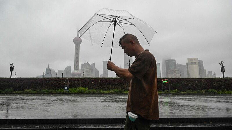 Shanghai_Braces_as_Typhoon_Bebinca_Smashes_Records___