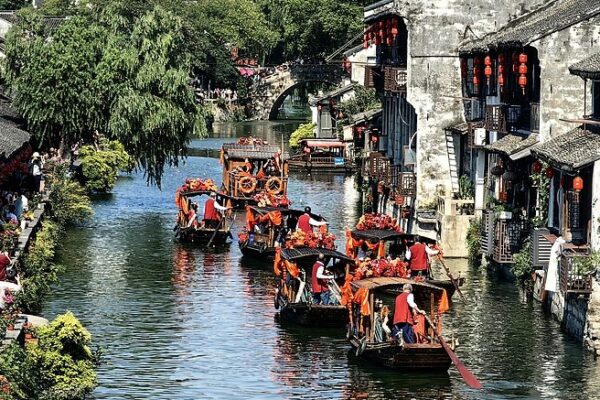 Shanghai’s Magical Group Wedding Celebrates Tradition 🌸👰 Shanghai_s_Magical_Group_Wedding_Celebrates_Tradition___
