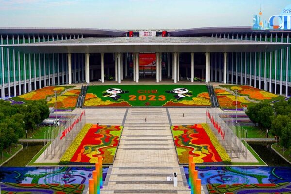 Shanghai_s_Mega_Import_Expo_Returns_Bigger_Than_Ever____poster-1 - 🌍NewspaperAmigo – Your Global News Buddy 🗞️ Shanghai_s_Mega_Import_Expo_Returns_Bigger_Than_Ever___ video poster