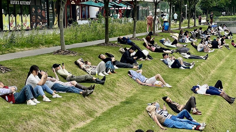 Shanghai_s_Slope_of_Serenity__Office_Workers_Recharge_on_Tiered_Lawn___