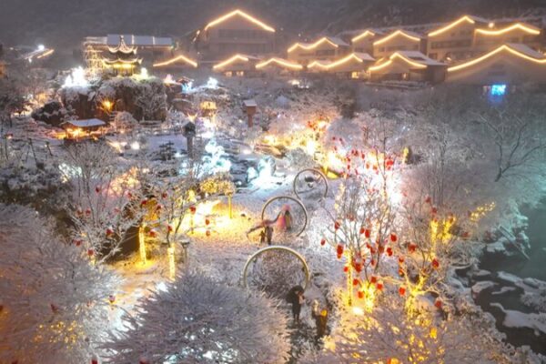 Shangrao’s Snowy Magic 🌨️✨ Lights Up Winter Nights Shangrao_s_Snowy_Magic_____Lights_Up_Winter_Nights