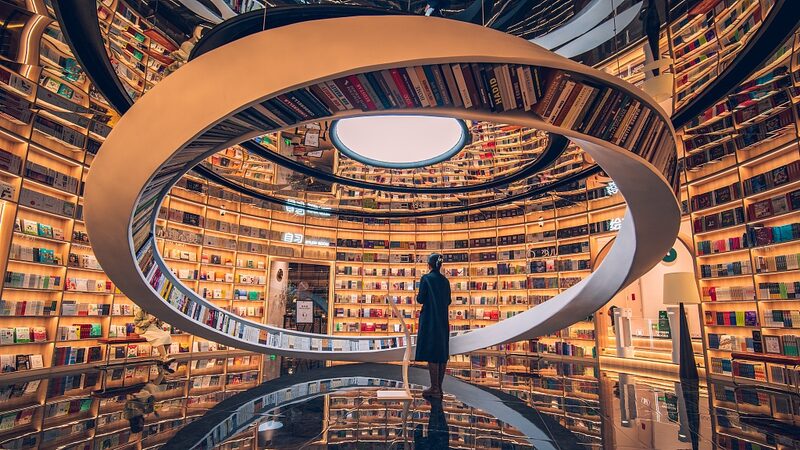 Shenzhen_s_New_Bookstore_Stuns_with_Mo_bius_Strip_Inspired_Design___ - 🌍NewspaperAmigo – Your Global News Buddy 🗞️ Shenzhen_s_New_Bookstore_Stuns_with_Mo_bius_Strip_Inspired_Design___