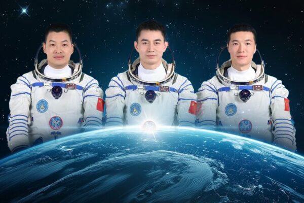 Shenzhou-18 Crew Safely Returns to Earth After 6-Month Space Mission 🚀🌍 Shenzhou_18_Crew_Safely_Returns_to_Earth_After_6_Month_Space_Mission___ video poster