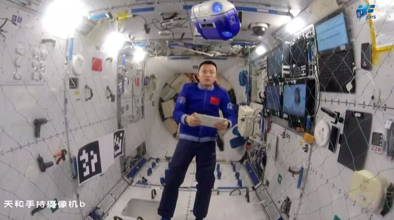 Shenzhou_19_Crew_Tests_AI_Robot__Xiao_Hang__in_Space___poster - 🌍NewspaperAmigo – Your Global News Buddy 🗞️ Shenzhou_19_Crew_Tests_AI_Robot__Xiao_Hang__in_Space__ video poster