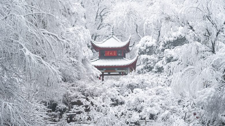 Snowy_Aiwan_Pavilion_Sparks_Winter_Wanderlust_in_Changsha____