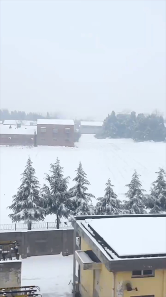 Snowy_Serenity_in_Henan__A_Train_Journey_Through_China_s_Winter_Wonderland_____poster - 🌍NewspaperAmigo – Your Global News Buddy 🗞️ Snowy_Serenity_in_Henan__A_Train_Journey_Through_China_s_Winter_Wonderland____ video poster