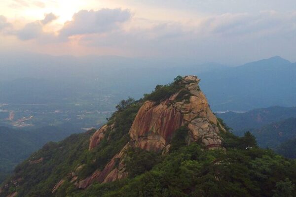 Snowy_Splendor_at_Jigong_Mountain__A_Winter_Wonderland_in_Henan______poster - 🌍NewspaperAmigo – Your Global News Buddy 🗞️ Snowy_Splendor_at_Jigong_Mountain__A_Winter_Wonderland_in_Henan_____ video poster