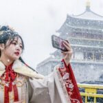 Snowy_Xi_an_Transforms_into_Winter_Wonderland_with_Hanfu_Clad_Visitors____