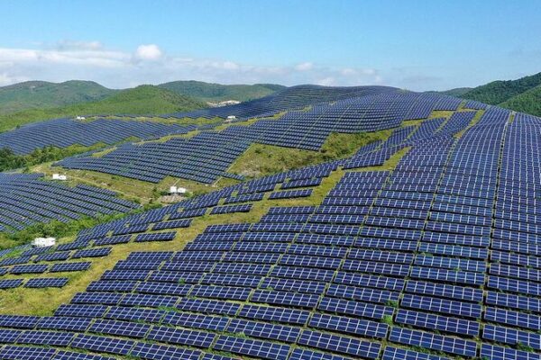 Solar Power Shatters Records: 2024 Set for 30% Growth ☀️📈 Solar_Power_Shatters_Records__2024_Set_for_30__Growth____