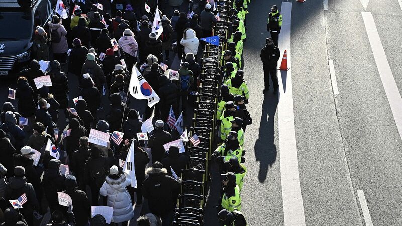 South_Korea_in_Turmoil__President_Faces_Arrest_Drama - 🌍NewspaperAmigo – Your Global News Buddy 🗞️ South_Korea_in_Turmoil__President_Faces_Arrest_Drama