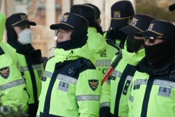 South Korea in Turmoil as Impeached President Defies Arrest 🚨🇰🇷 South_Korea_in_Turmoil_as_Impeached_President_Defies_Arrest____ video poster