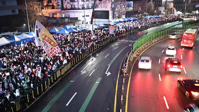 South_Korea_s_Arrest_Warrant_Drama__Police_Step_In_to_Detain_Impeached_President_Yoon