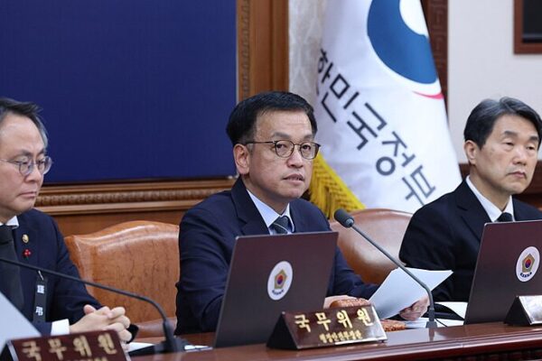 South_Korea_s_Interim_Leader_Rejects_Top_Aides__Resignations_Amid_Political_Turmoil____