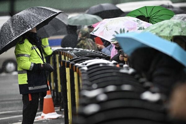 South_Korea_s_Political_Turmoil_Reaches_Boiling_Point_as_Arrest_Deadline_Looms____