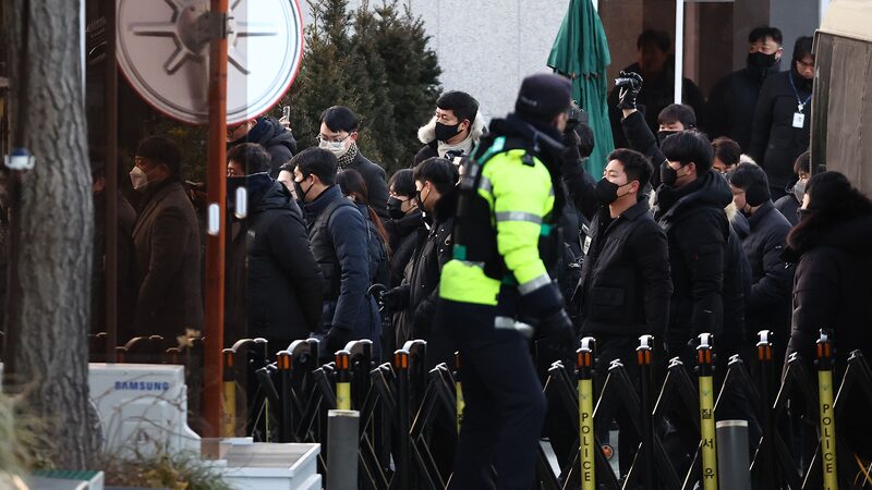 South_Korea_s_Presidential_Crisis_Deepens_as_Arrest_of_Impeached_Leader_Fails____ - 🌍NewspaperAmigo – Your Global News Buddy 🗞️ South_Korea_s_Presidential_Crisis_Deepens_as_Arrest_of_Impeached_Leader_Fails____