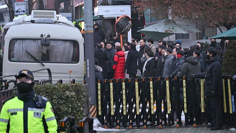 South_Korea_s_Yoon_Faces_Arrest_Deadline_as_Legal_Drama_Unfolds__