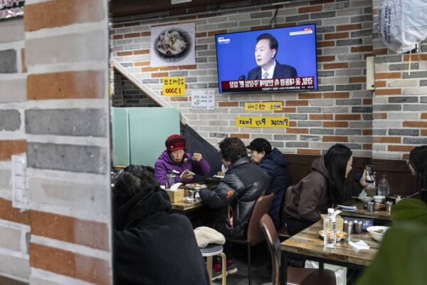 South Korean Court Orders Arrest of Impeached President Yoon 🚨 South_Korean_Court_Orders_Arrest_of_Impeached_President_Yoon__