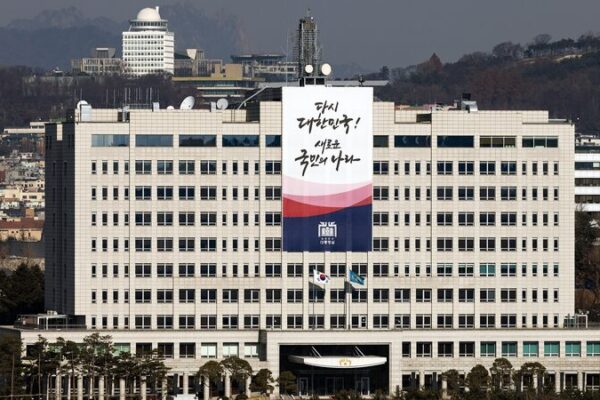 South Korean Police Raid Presidential Office Over Martial Law Move 🚨 South_Korean_Police_Raid_Presidential_Office_Over_Martial_Law_Move__ video poster