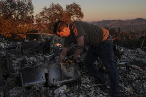 Southern California Wildfire Contained Amid Favorable Weather 🔥🌤️ Southern_California_Wildfire_Contained_Amid_Favorable_Weather____