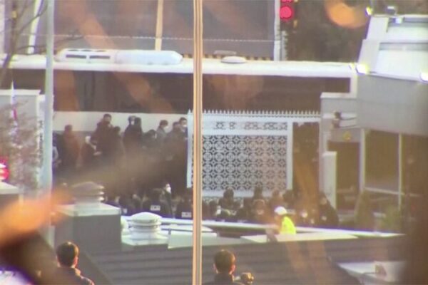Standoff Halts Arrest of S. Korea’s President Yoon Standoff_Halts_Arrest_of_S__Korea_s_President_Yoon video poster