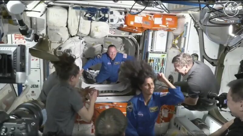 Starliner_Capsule_Successfully_Docks_at_ISS_After_Thruster_Troubles___