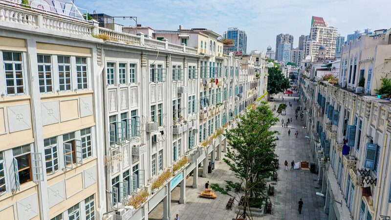 Step_into_History___Hustle__Xiamen_s_Zhongshan_Road_Unveiled___ video poster