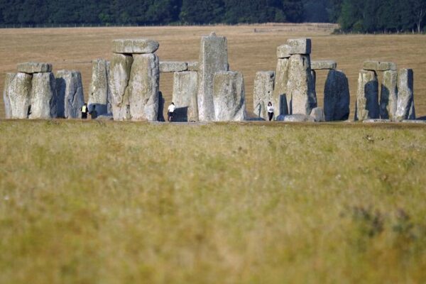 Stonehenge Turns Orange: Activists Arrested in Climate Protest 🎨✊ Stonehenge_Turns_Orange__Activists_Arrested_in_Climate_Protest___