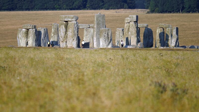 Stonehenge_Turns_Orange__Activists_Arrested_in_Climate_Protest___ - 🌍NewspaperAmigo – Your Global News Buddy 🗞️ Stonehenge_Turns_Orange__Activists_Arrested_in_Climate_Protest___