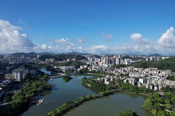 Summer_Escape__Discover_Huizhou_West_Lake_s_Chill_Vibes____poster - 🌍NewspaperAmigo – Your Global News Buddy 🗞️ Summer_Escape__Discover_Huizhou_West_Lake_s_Chill_Vibes___ video poster
