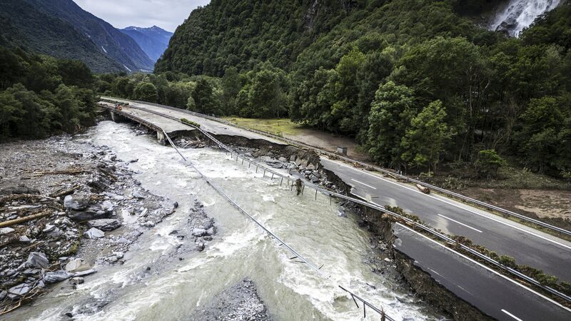 Switzerland_Battles_Floods_as_Heavy_Rains_Trigger_Chaos___ - 🌍NewspaperAmigo – Your Global News Buddy 🗞️ Switzerland_Battles_Floods_as_Heavy_Rains_Trigger_Chaos___